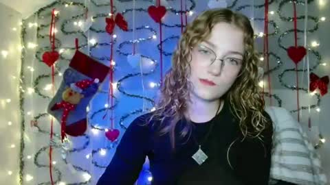 Snapshot of lily_tayberry chatting on 11-10-25, 06:18 small lily online show from 11-10-25, 06:18