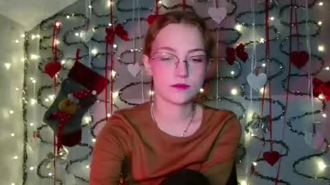 Snapshot of lily_tayberry chatting on 11-19-25, 06:08 small lily online show from 11-19-25, 06:08