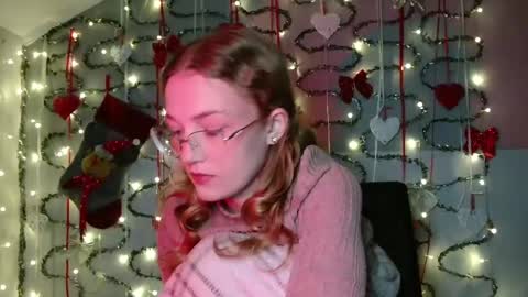 Snapshot of lily_tayberry chatting on 11-24-25, 06:18 small lily online show from 11-24-25, 06:18