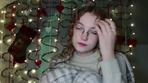 Snapshot of lily_tayberry chatting on 11-26-25, 06:09 small lily online show from 11-26-25, 06:09