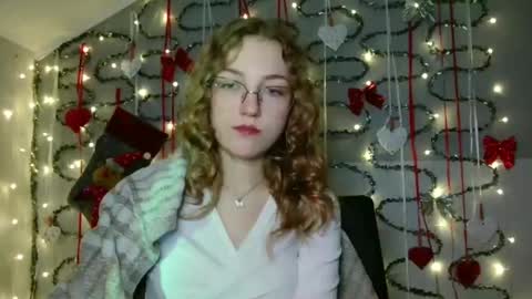 Snapshot of lily_tayberry chatting on 12-05-25, 06:15 small lily online show from 12-05-25, 06:15