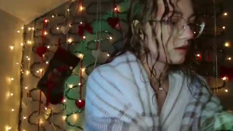 Snapshot of lily_tayberry chatting on 12-14-25, 11:04 small lily online show from 12-14-25, 11:04