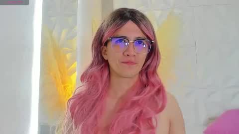 Lily Thompsom online show from 12-11-24, 10:58