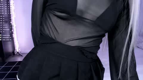 Snapshot of lily_weep chatting on 03-05-25, 12:11 Lily online show from 03-05-25, 12:11