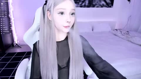 Snapshot of lily_weep chatting on 03-06-25, 03:35 Lily online show from 03-06-25, 03:35