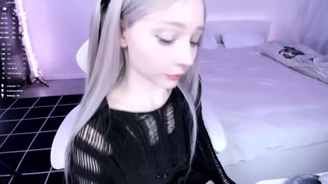 Snapshot of lily_weep chatting on 03-06-25, 10:15 Lily online show from 03-06-25, 10:15