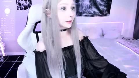 Snapshot of lily_weep chatting on 10-04-25, 05:05 Lily online show from 10-04-25, 05:05