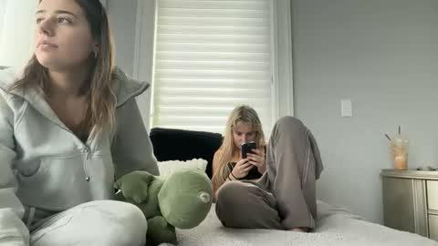 Snapshot of lilybrown07 chatting on 02-18-26, 06:37 lilybrown07 online show from 02-18-26, 06:37