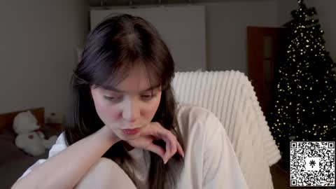 Snapshot of lilyewing_ chatting on 12-19-24, 05:29 Lily   online show from 12-19-24, 05:29
