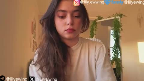 Snapshot of lilyewing_ chatting on 09-08-25, 04:06 Lily   online show from 09-08-25, 04:06