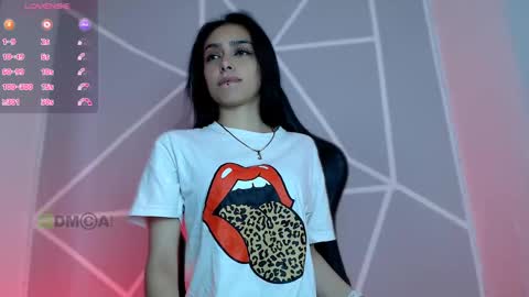 Snapshot of lilylouisee_ chatting on 12-03-24, 02:27 Liliana louise online show from 12-03-24, 02:27