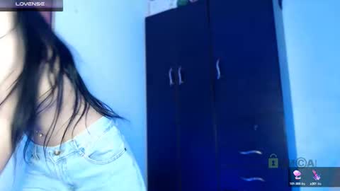 Snapshot of lilylouisee_ chatting on 12-25-24, 12:16 Liliana louise online show from 12-25-24, 12:16