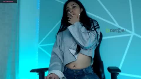 Snapshot of lilylouisee_ chatting on 01-22-25, 05:37 Liliana louise online show from 01-22-25, 05:37