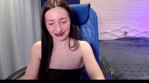Lily online show from 11-18-25, 05:23