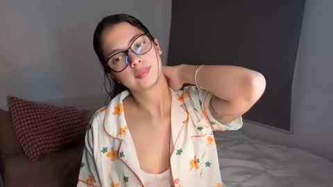 LillyPanda online show from 12-14-25, 08:24