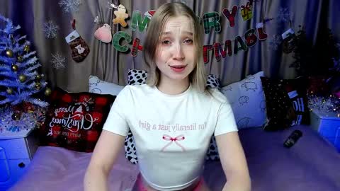 Snapshot of lilystarlight chatting on 01-01-25, 10:43 Lilian online show from 01-01-25, 10:43