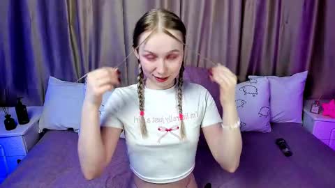 Snapshot of lilystarlight chatting on 03-07-25, 03:51 Lilian online show from 03-07-25, 03:51