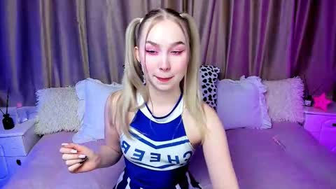 Snapshot of lilystarlight chatting on 10-13-25, 04:23 Lilian online show from 10-13-25, 04:23