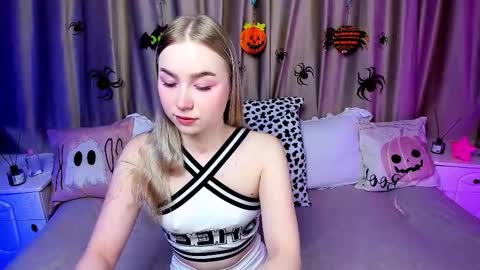 Lilian online show from 10-28-25, 03:32