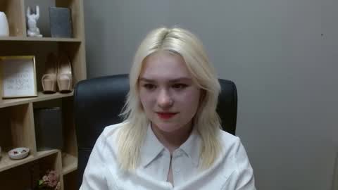 Snapshot of lilysweetxo chatting on 02-18-26, 02:46 Lily online show from 02-18-26, 02:46