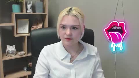 Snapshot of lilysweetxo chatting on 02-27-26, 04:29 Lily online show from 02-27-26, 04:29