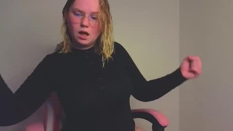 Snapshot of lime_cat chatting on 11-16-25, 02:06 lime cat online show from 11-16-25, 02:06