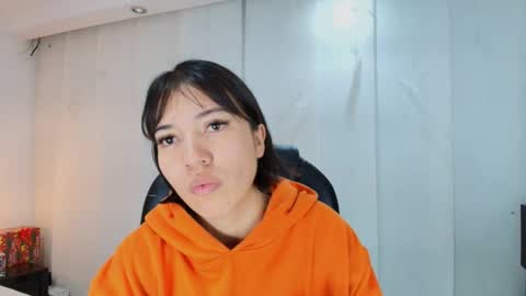  Lina Bedoya  online show from 12-18-25, 11:38