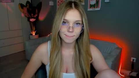 Snapshot of lina_korvin chatting on 11-16-25, 01:17 Lina online show from 11-16-25, 01:17