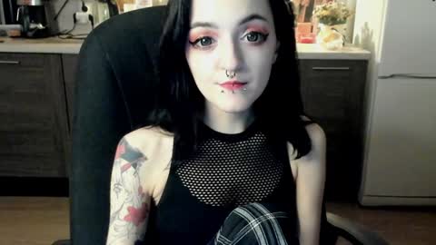 Lina 3  1715622743 online show from 12-31-24, 01:04