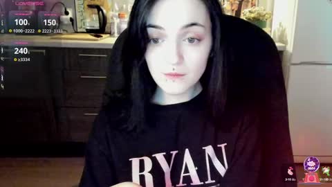 Lina 3  1715622743 online show from 02-10-25, 08:20