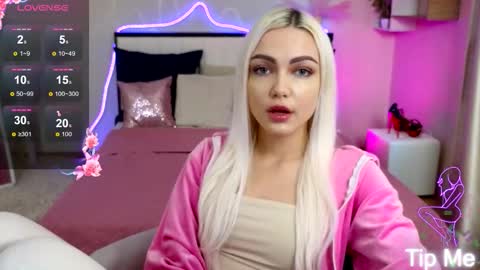 I am Lina online show from 10-19-25, 01:45