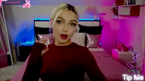 I am Lina online show from 11-22-25, 03:22