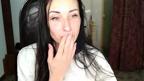 Snapshot of linalivee chatting on 11-19-25, 07:58 LinaLivee online show from 11-19-25, 07:58