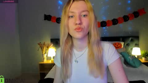Snapshot of linarayy chatting on 10-22-25, 09:31 linarayy online show from 10-22-25, 09:31