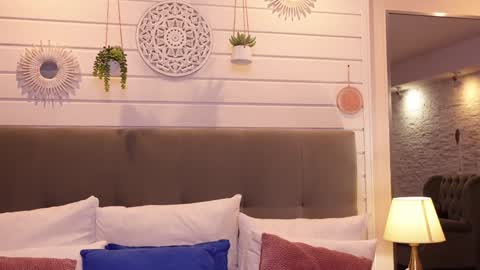 Snapshot of linareese chatting on 12-28-24, 05:02 LinaReese online show from 12-28-24, 05:02