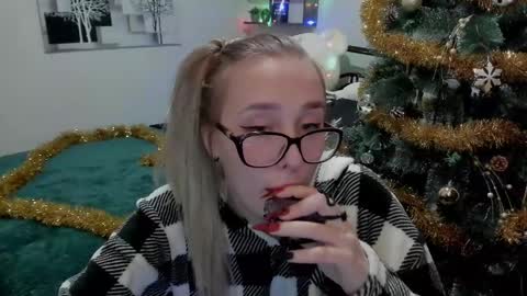 Lina online show from 12-23-24, 08:14