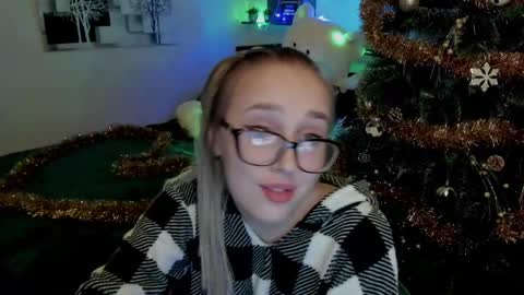 Lina online show from 12-23-24, 11:17