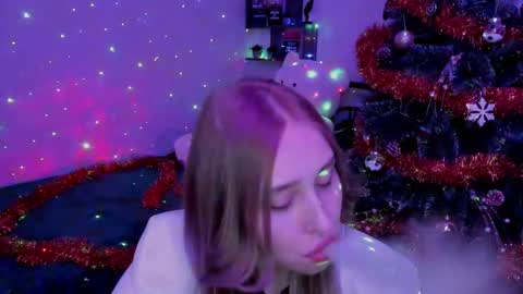 Lina online show from 12-29-24, 12:20