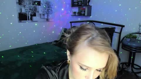 Lina online show from 01-22-25, 09:32