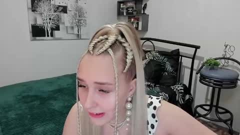 Lina online show from 02-19-25, 08:52