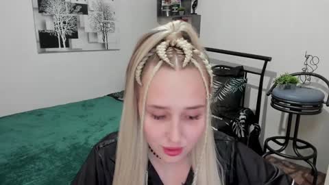 Lina online show from 02-26-25, 12:49