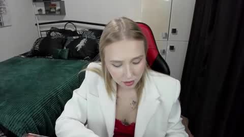 Lina online show from 09-08-25, 09:58