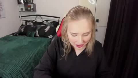 Lina online show from 09-22-25, 10:01