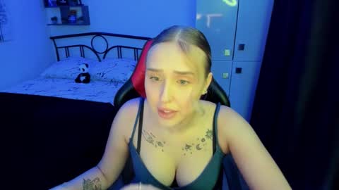 Lina online show from 10-17-25, 09:50