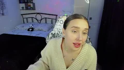 Lina online show from 11-10-25, 10:09