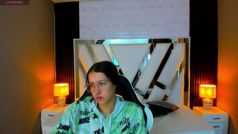  Linda  online show from 11-16-25, 01:06