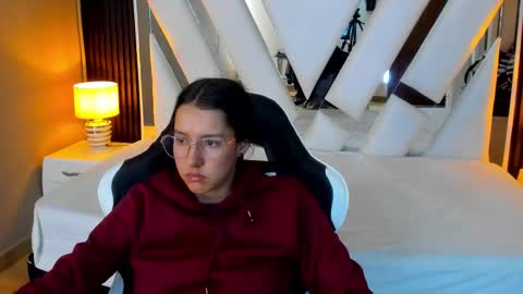  Linda  online show from 11-30-25, 01:15