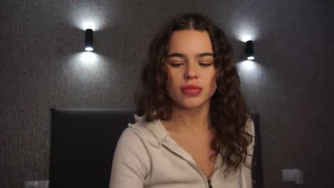 Linda online show from 12-14-25, 01:49