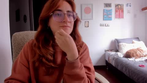 Snapshot of linda_giggle chatting on 12-10-24, 07:43 Giggles  online show from 12-10-24, 07:43