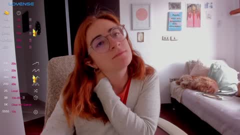 Snapshot of linda_giggle chatting on 12-19-24, 03:19 Giggles  online show from 12-19-24, 03:19